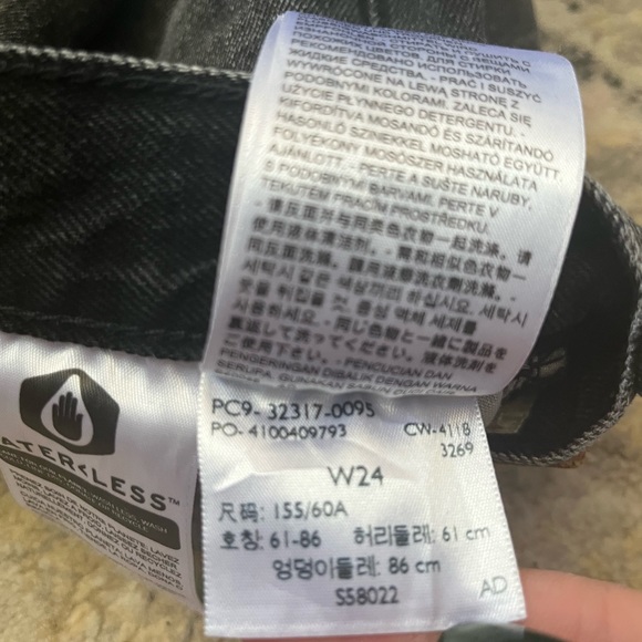 Levi 501 black womens jean shorts - Picture 3 of 3